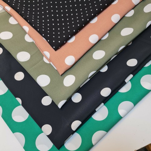 Polka dot hearts crepe - polka,